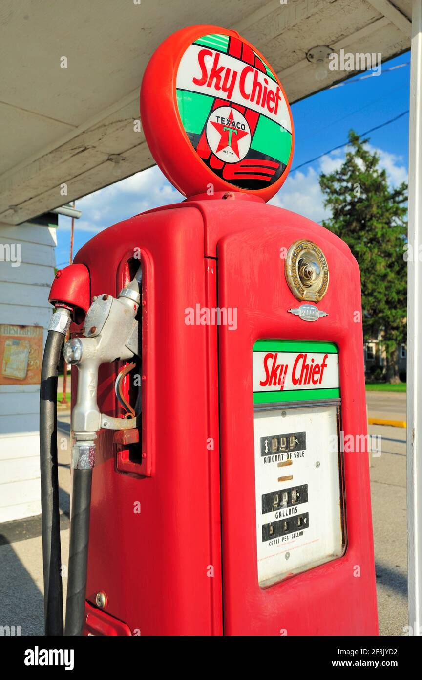 Dwight, Illinois, USA. Ein Schritt zurück in die Zeit ruht in der Full-Service-Tankstelle entlang der alten Route 66 Autobahn. Stockfoto