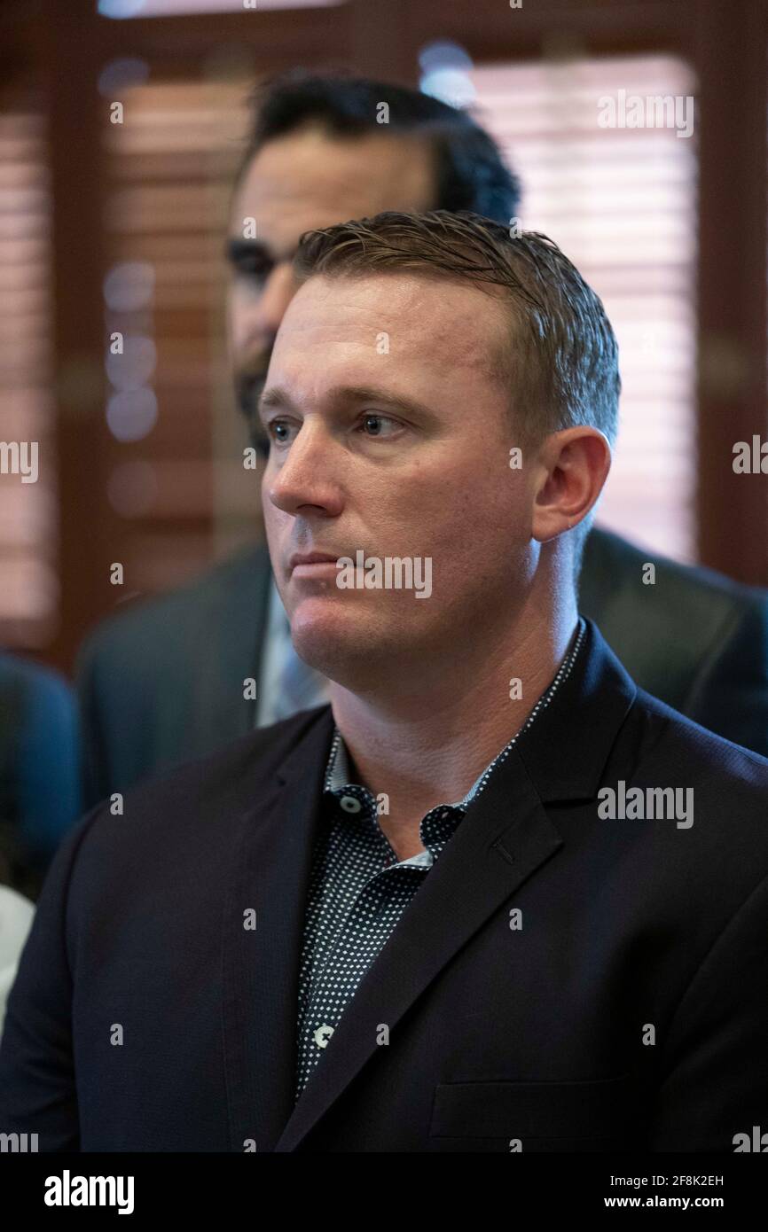 Am 14. April 2021 treffen sich dekorierte Militärveteranen, darunter der Empfänger der US-Marine und der Ehrenmedaille Dakota Meyer, zu einer Presseveranstaltung im Texas Capitol, um auf eine Gesetzgebung zu drängen, die bestimmte psychedelische Medikamente zur therapeutischen Behandlung der posttraumatischen Belastungsstörung (PTSD) von Veteranen genehmigen würde. Kredit: Bob Daemmrich/Alamy Live Nachrichten Stockfoto