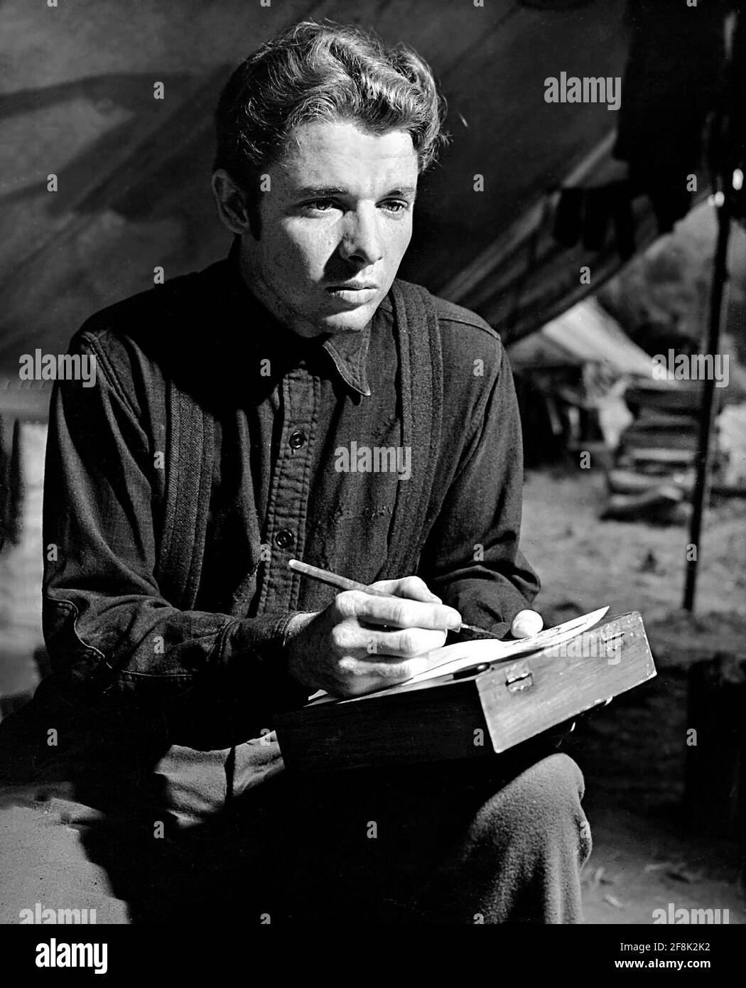 Audie Murphy. Porträt des amerikanischen Soldaten und Schauspielers Audie Leon Murphy (1925-1971), Publizitätsstille aus dem Roten Abzeichen des Mutes, 1951 Stockfoto