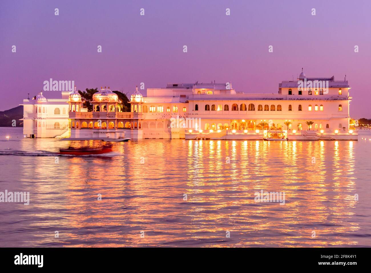 Der ursprünglich 'Jagniwas' genannte Lake Palace wurde zwischen 1743-46 erbaut Als Winterpalast von König Jagat Singh II (62. Nachfolger der königlichen Dynastie Mewar) Stockfoto