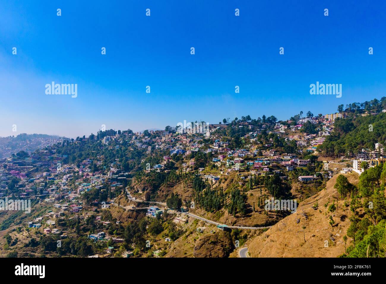 Blick auf Almora in der Kumaon-Region im Bundesstaat Uttarakhand, Indien. Stockfoto