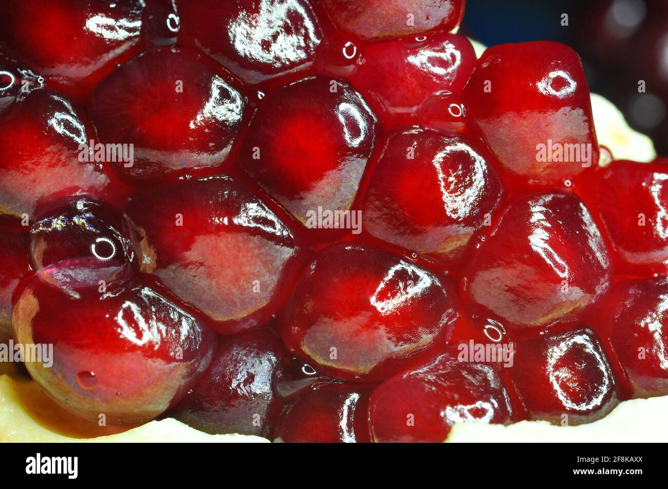 Makro von reifen Granatapfelkernen. Stockfoto