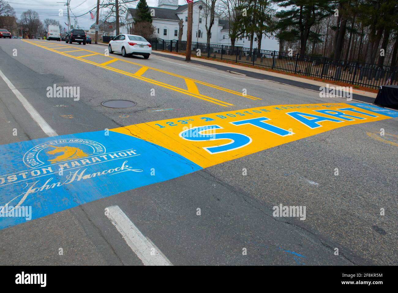 2019 Boston Marathon Start Line an der Main Street in der Stadt Hopkinton, Massachusetts, USA. Stockfoto