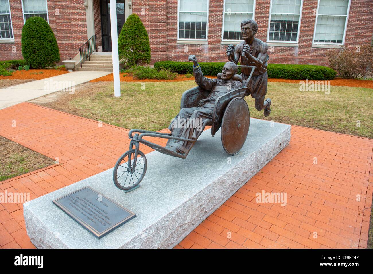 Boston Marathon Ja, Sie können in der Innenstadt von Hopkinton in der Nähe der Startlinie auf der Main Street in der Stadt Hopkinton, Massachusetts, USA, Statue. Stockfoto