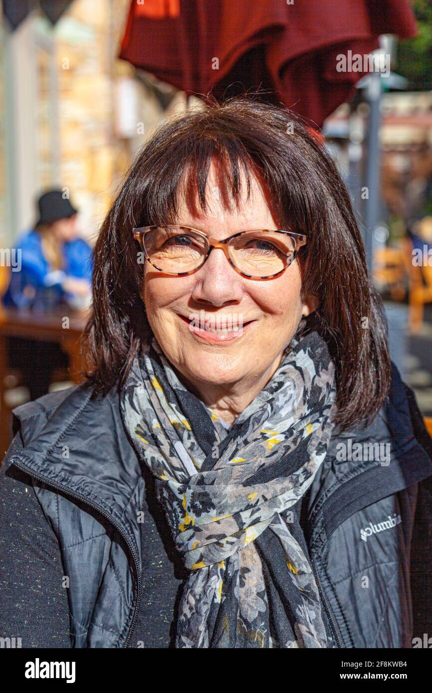 Extrem Jugendliche Frau, die ihren 70. Geburtstag in Whistler British feiert Columbia Kanada Stockfoto