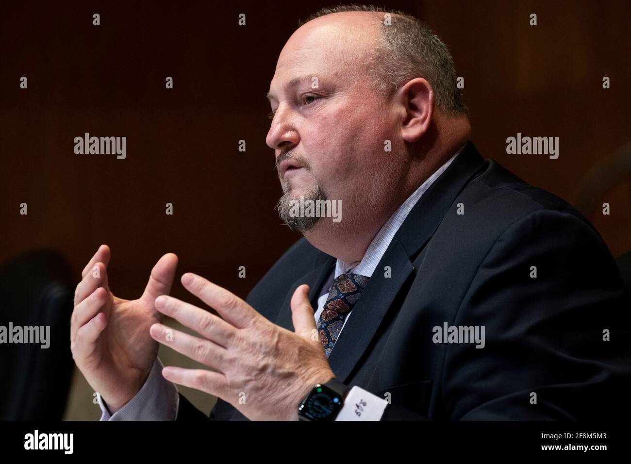 Washington, DC, USA. April 2021. Robert Fenton Jr., leitender Beamter, der die Aufgaben des Administrators der Federal Emergency Management Agency (FEMA) ausführt, erscheint vor der Anhörung des Unterausschusses für Senatsermächtigungen, um die Reaktion der FEMA auf COVID-19 und andere Herausforderungen auf dem Capitol Hill in Washington, DC, USA, am 14. April 2021 zu prüfen.Quelle: Michael Reynolds/Pool via CNP dpa/Alamy Live News Stockfoto