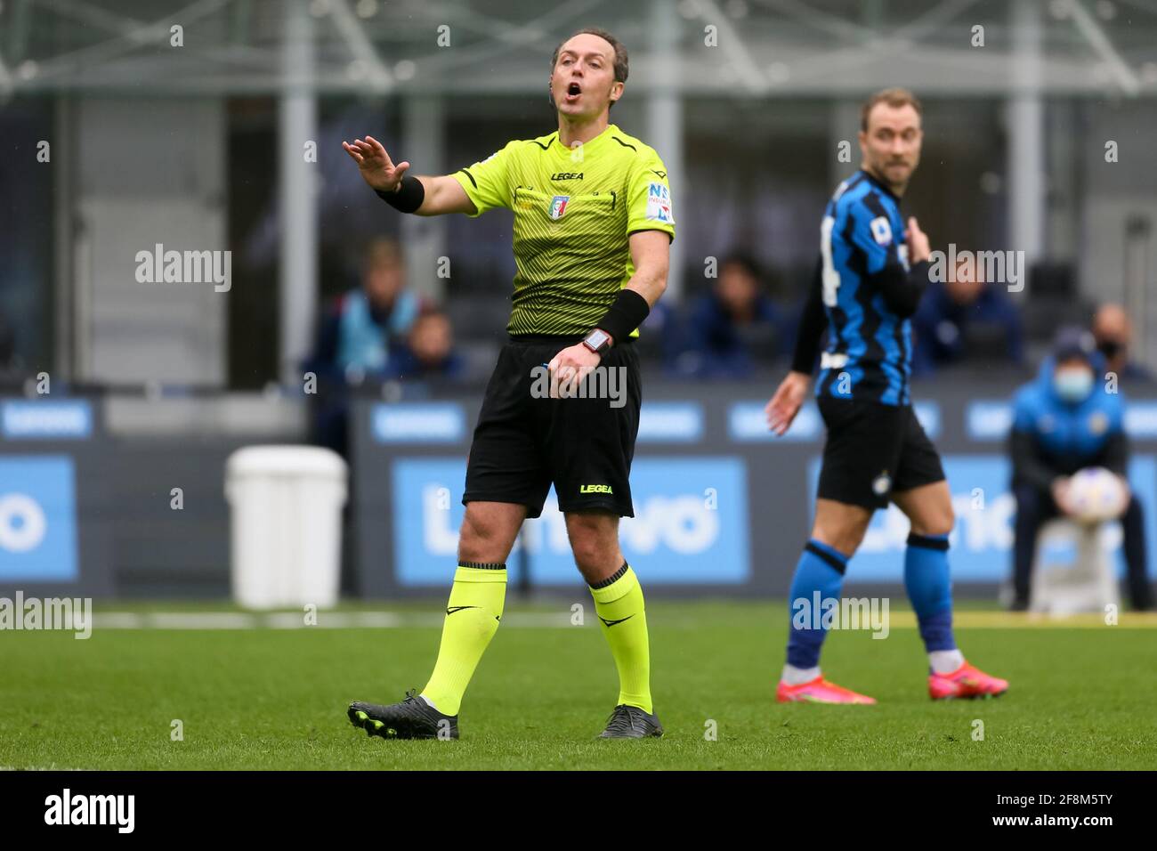 MAILAND, ITALIEN - 11. APRIL: Schiedsrichter Luca Pairetto während des Serie-A-Spiels zwischen Internazionale und Cagliari im Stadio Giuseppe Meazza am 11. April 202 Stockfoto