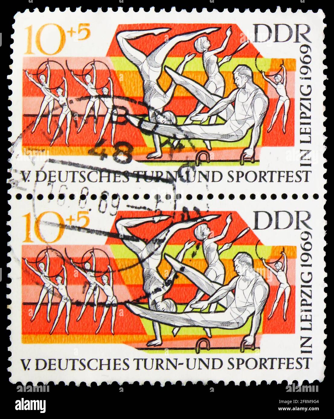 MOSKAU, RUSSLAND - 4. OKTOBER 2019: Briefmarke gedruckt in Deutschland, Demokratische Republik, zeigt Gymnastik, 5. Deutsche Gymnastik und Sport F Stockfoto