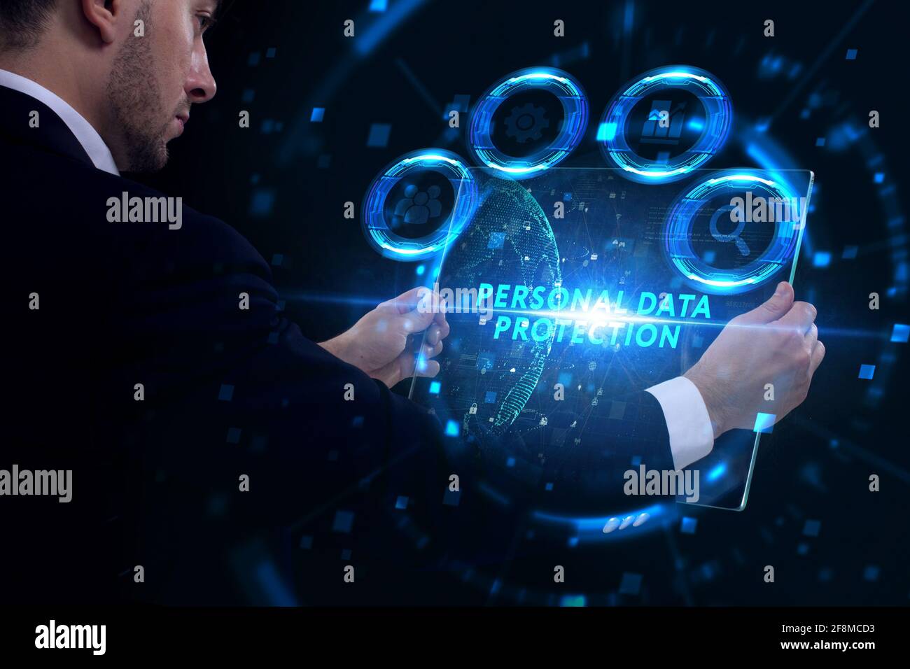 Wirtschaft, Technologie, Internet und Netzwerk Konzept. Junge Unternehmer arbeiten an einer virtuellen Bildschirm der Zukunft und sieht die Inschrift: Persönliche dat Stockfoto