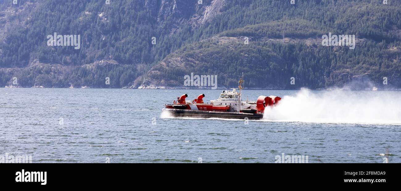 Hovercraft der kanadischen Küstenwache beim Reiten im Howe Sound Stockfoto