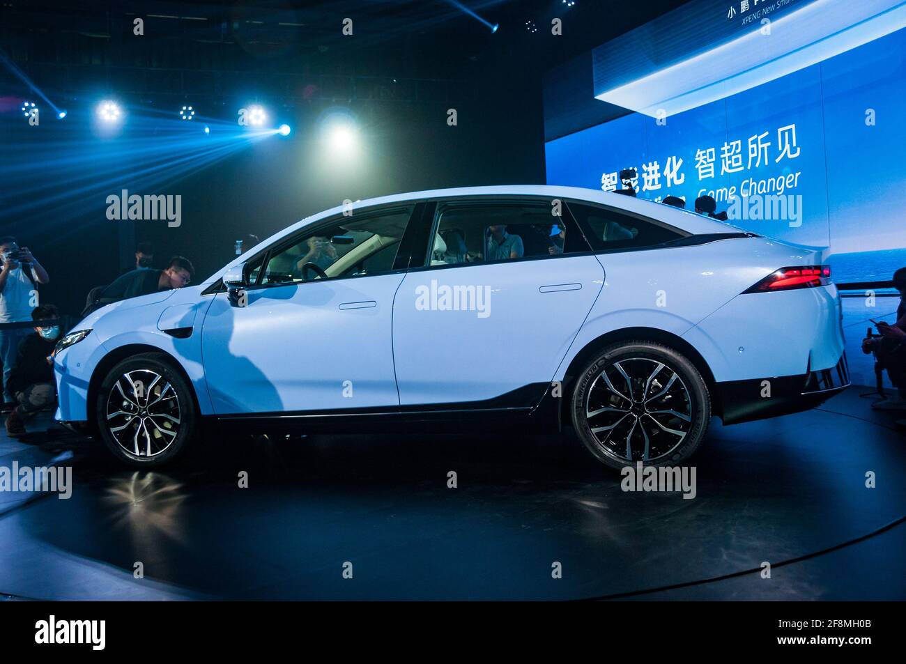 Die neue Xpeng P5 Limousine ein intelligenter EV AT wird in Guangzhou, Provinz Guangdong, China, vorgestellt. Es ist das weltweit erste Serienfahrzeug mit Lidar. Stockfoto