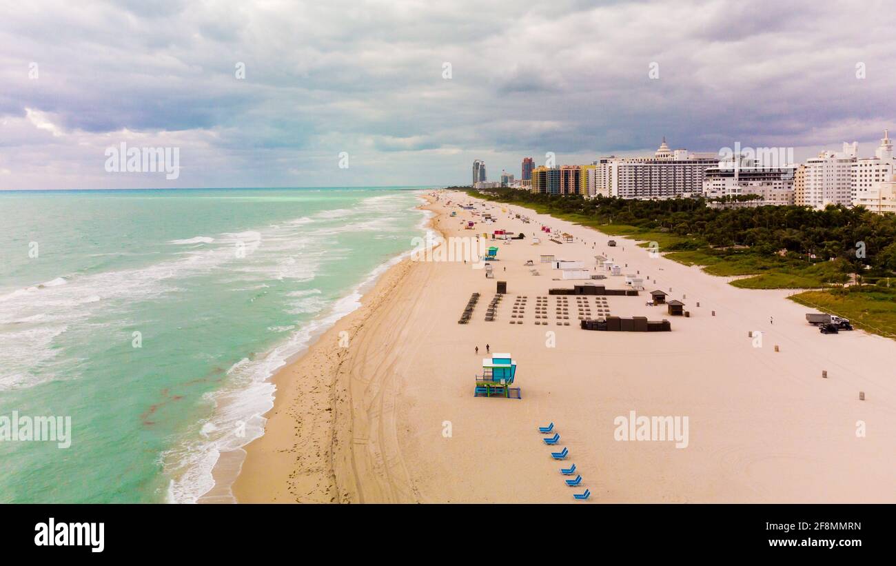 Luftaufnahme des Strandes und der Skyline von South Beach, Miami, Florida, USA Stockfoto