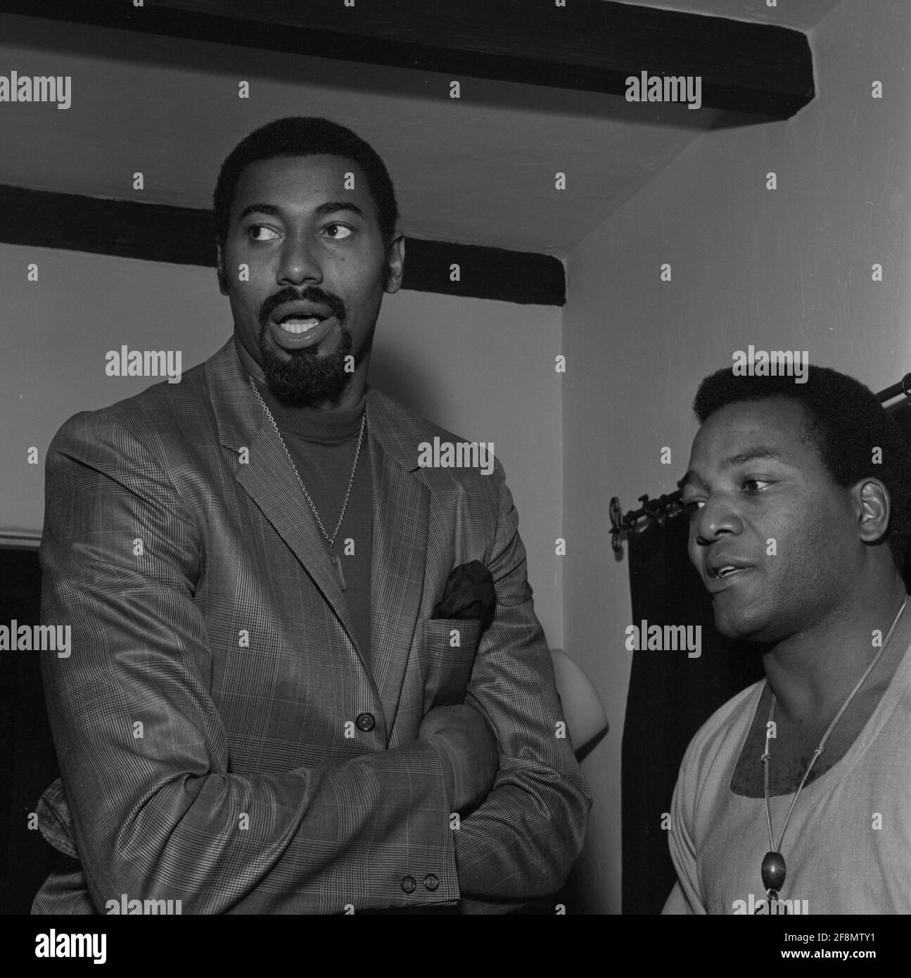 Wilt Chamberlain und Jim Brown um die 1970er Jahre Credit: Ralph Dominguez/MediaPunch Stockfoto