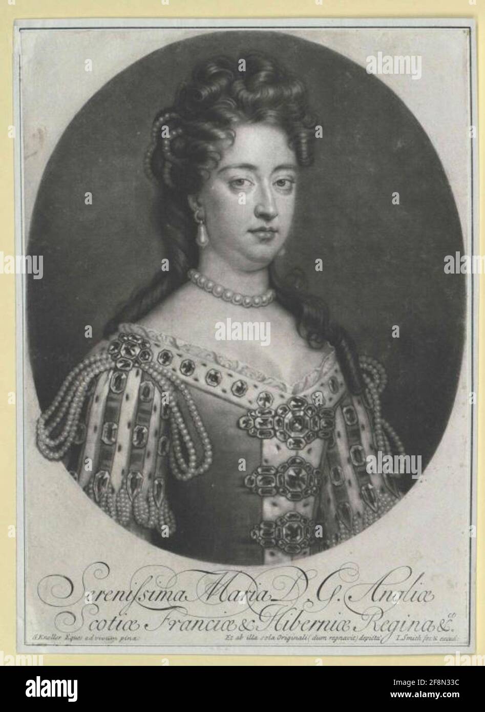 Maria II., Königin von England als Königin: Fast halb Figur, halb von rechts; mit zwei seitlichen Perlmordüren in der ondulierten, in zwei langen Locken um die Schultern gelegt Haar, Perlenohren und Halskette; in Dekolletet. Kleid mit reichhaltigem Schmuckumhang auf Hermelinborten um den Ausschnitt, in der Mitte der Brust und an den kurzen Ärmeln mit Perlmordschlaufen; oval; unterhalb der Darstellung von zweizeiligem Latein. Legende; Latein Unten. Bezeichnungen. Aufgabenblatt, zu Mariens Tod und Umzug von John Smith nach Ad vivum Malerei von Gottfried Kneller (um 1690). Stockfoto