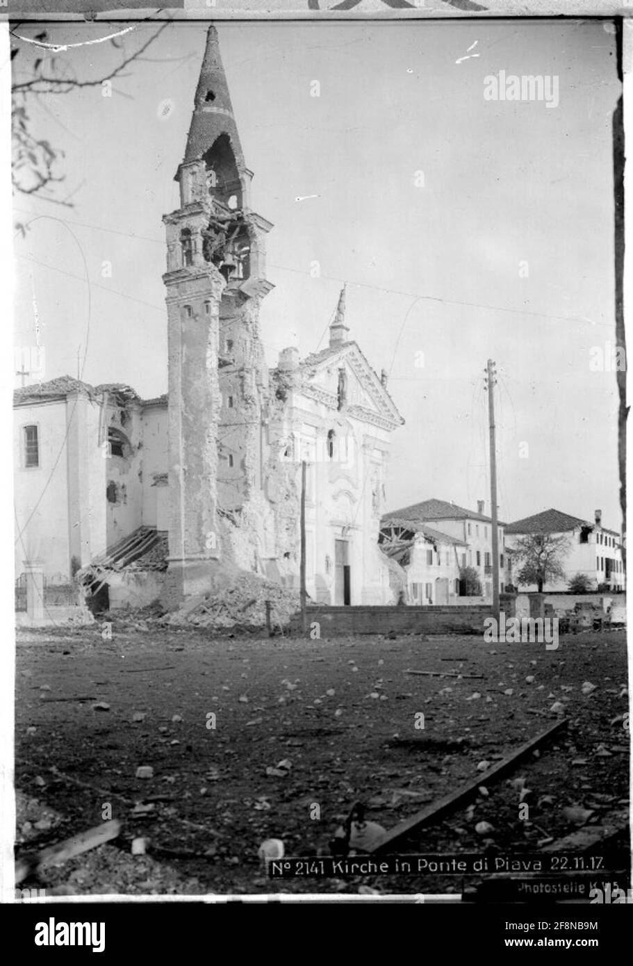 Kirche in Piave Veneto Brücke; Fotograf: Kriegsvermessung 5. Stockfoto