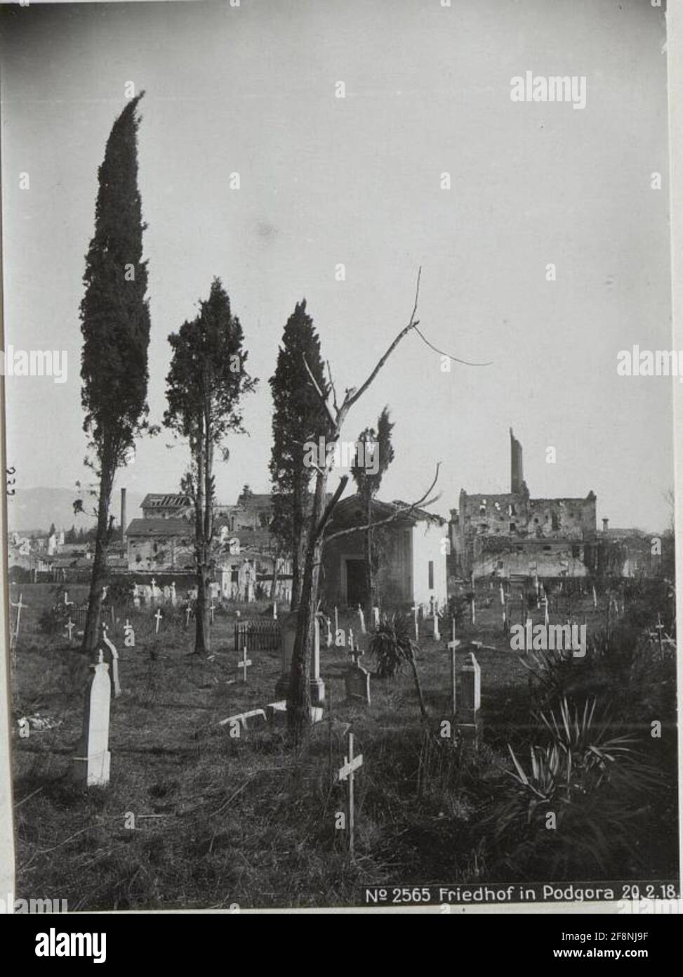 Friedhof und Podgora 20.2.18. . Stockfoto