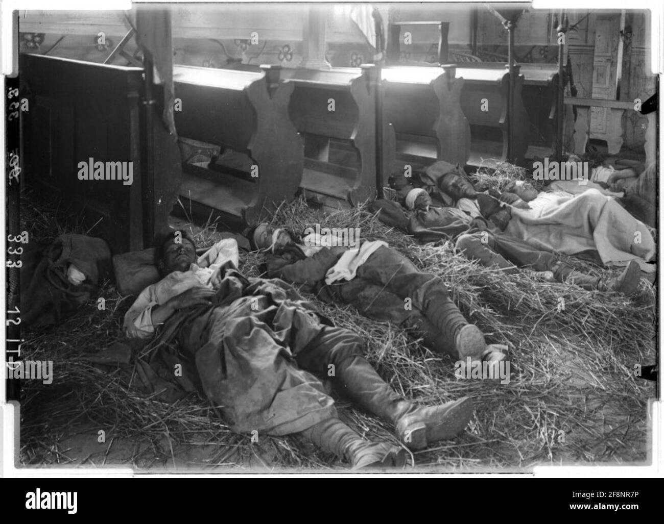 Schwer verletzte Soldaten in der Kirche von Huta Nova Huta Nova, Bukowina; Fotograf: 1. ITD. Stockfoto