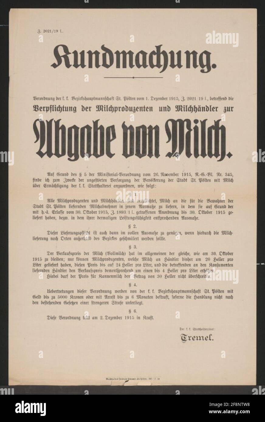 Milchlieferung - Ankündigung - St. Pölten Verpflichtung der Milcherzeuger und Milchhändler zur festen Milchmenge nach H.-Ä. Dekret vom 30. Oktober 1915, z.B. 1893/1 l über Milchkäufer - Lieferverpflichtung im Bezirk wichtiger als Lieferungen außerhalb des Bezirks - Verkaufspreis nach der oben genannten Regelung und mögliche Erhöhungen - Höchstpreise - Verstöße strafbar - K. k. Bezirkshauptmannschaft St. Pölten vom 1. Dezember 1915 - die K. k. Institutionary: Treemel - z. 2021/19 L Stockfoto