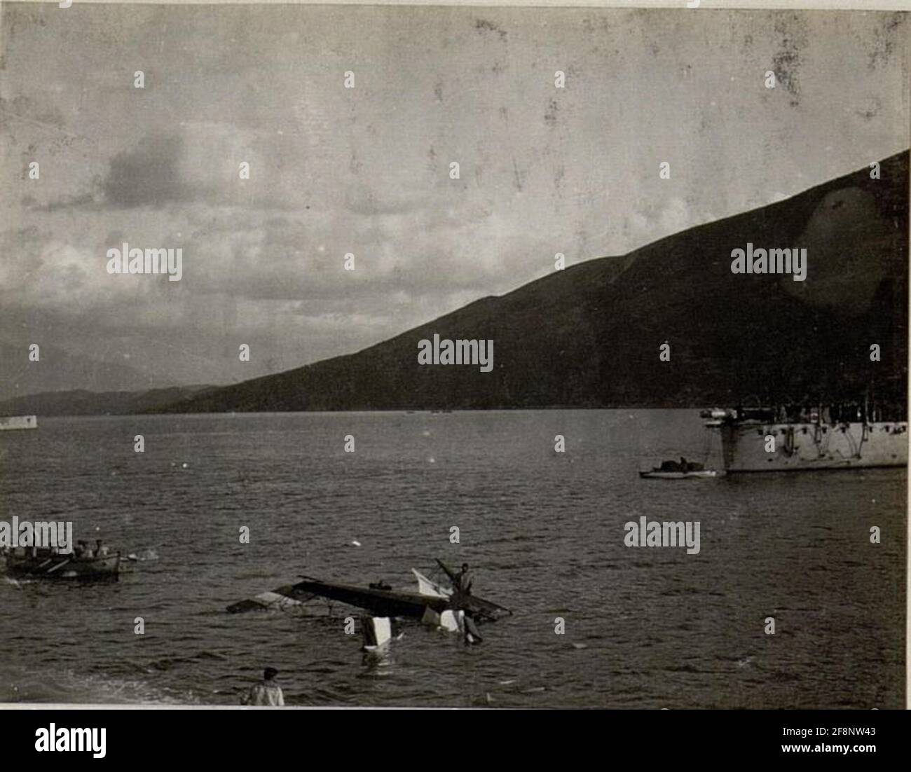 Der Hydroplan K. 39 stürzte während seiner kühnen Produktionen ab. Aufgenommen in den Gewässern vor BAVSIC. . Stockfoto