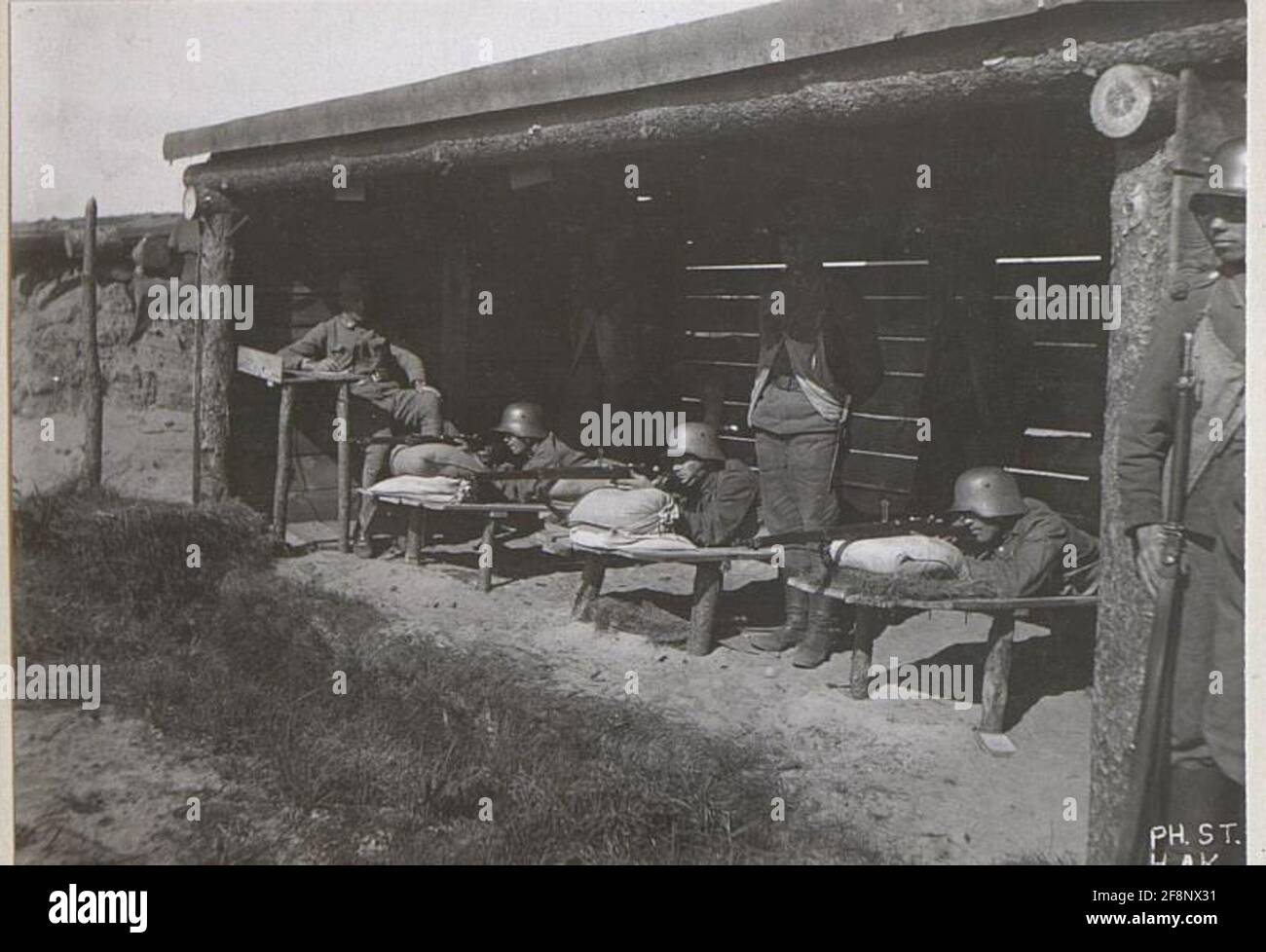 Stormtrupp vom 45.infanteriedivision auf dem Schießstand in Hurno. Stockfoto