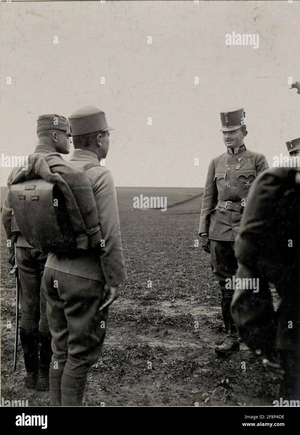 Besuch des Infanterie-Regiments 35 durch Erzherzog Karl im Juli 1916. Stockfoto