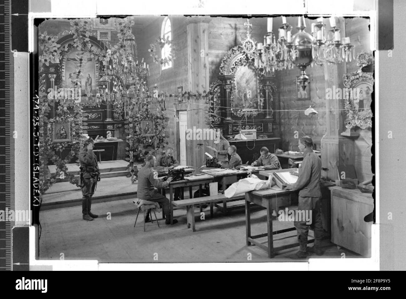 Außenstelle in einer russischen Kirche, wahrscheinlich in der Nähe von Brody, Ostgalizien; Fotograf: Sladek. Stockfoto