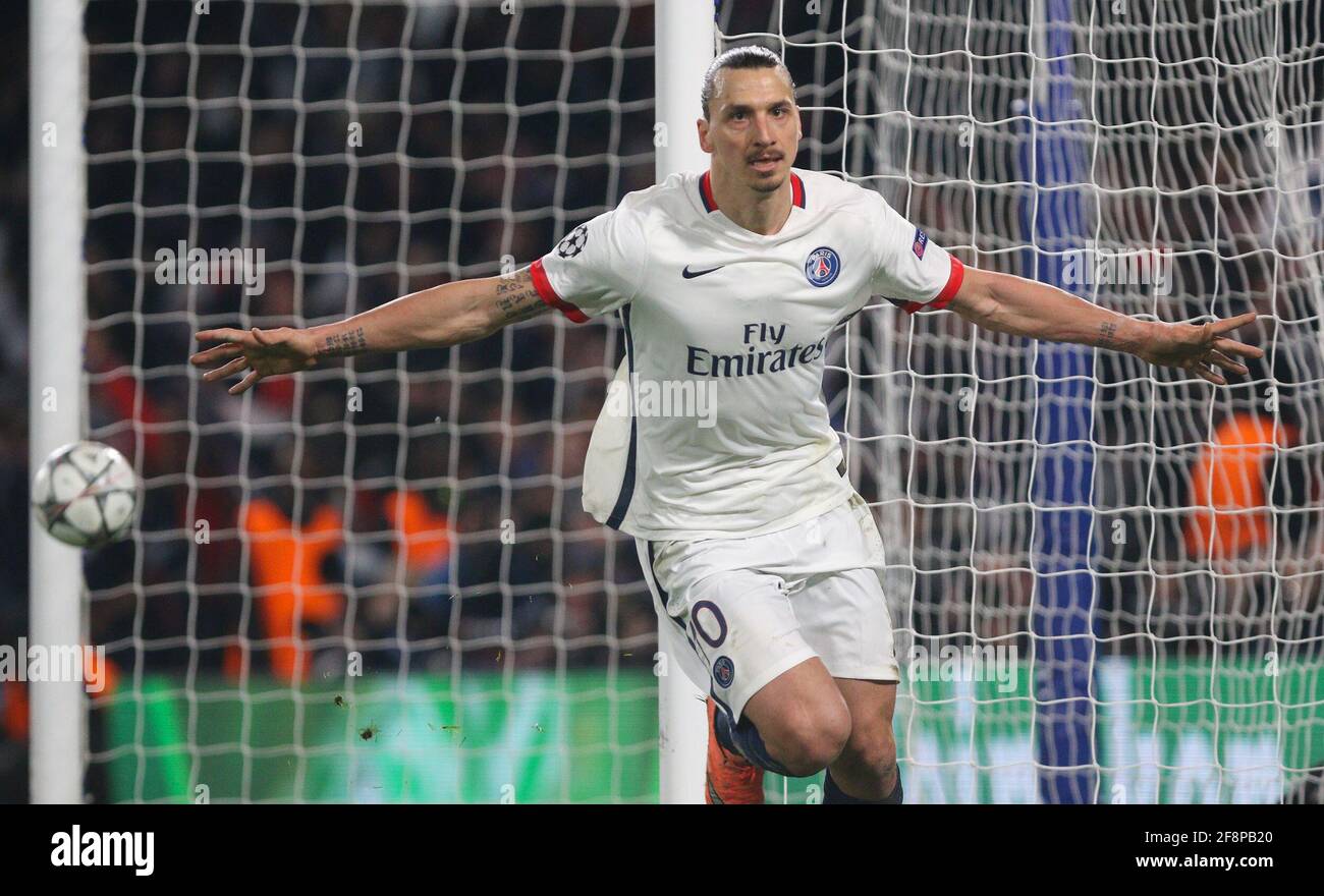 Zlatan Ibrahimovic aus Paris Saint-Germain feiert den Torschuss während der UEFA Champions League-Runde 16 zwischen Chelsea und Paris Saint-Germain in der Stamford Bridge in London. 9. März 2016. Stockfoto