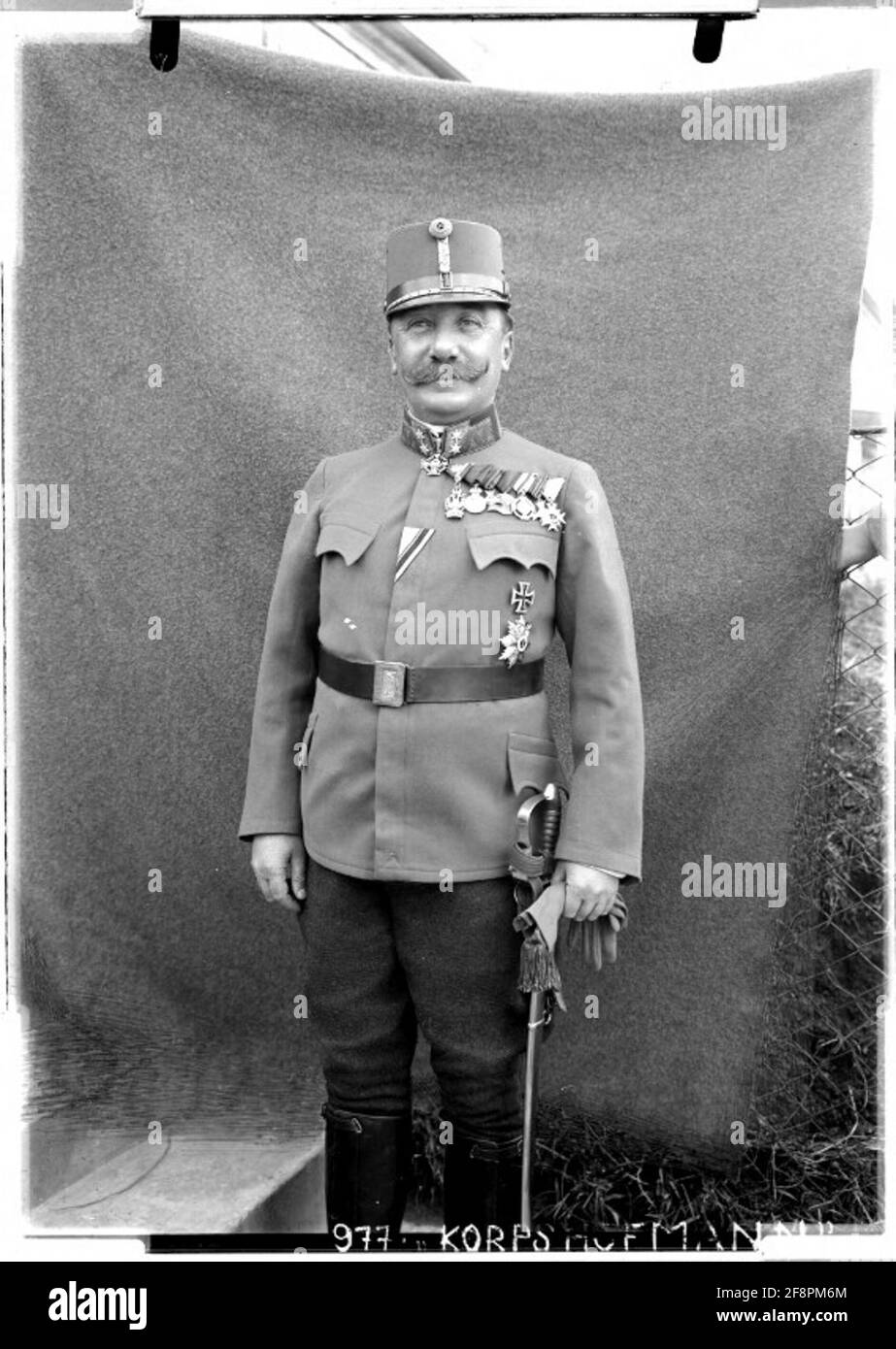 Seine Exzellenz Feldmarschall Leutnant Peter Hofmann seine Exzellenz Feldmarschall Leutnant Peter Hofmann; wahrscheinlich in Brzezany, Galizien; Fotograf: Corps Hofmann. Stockfoto