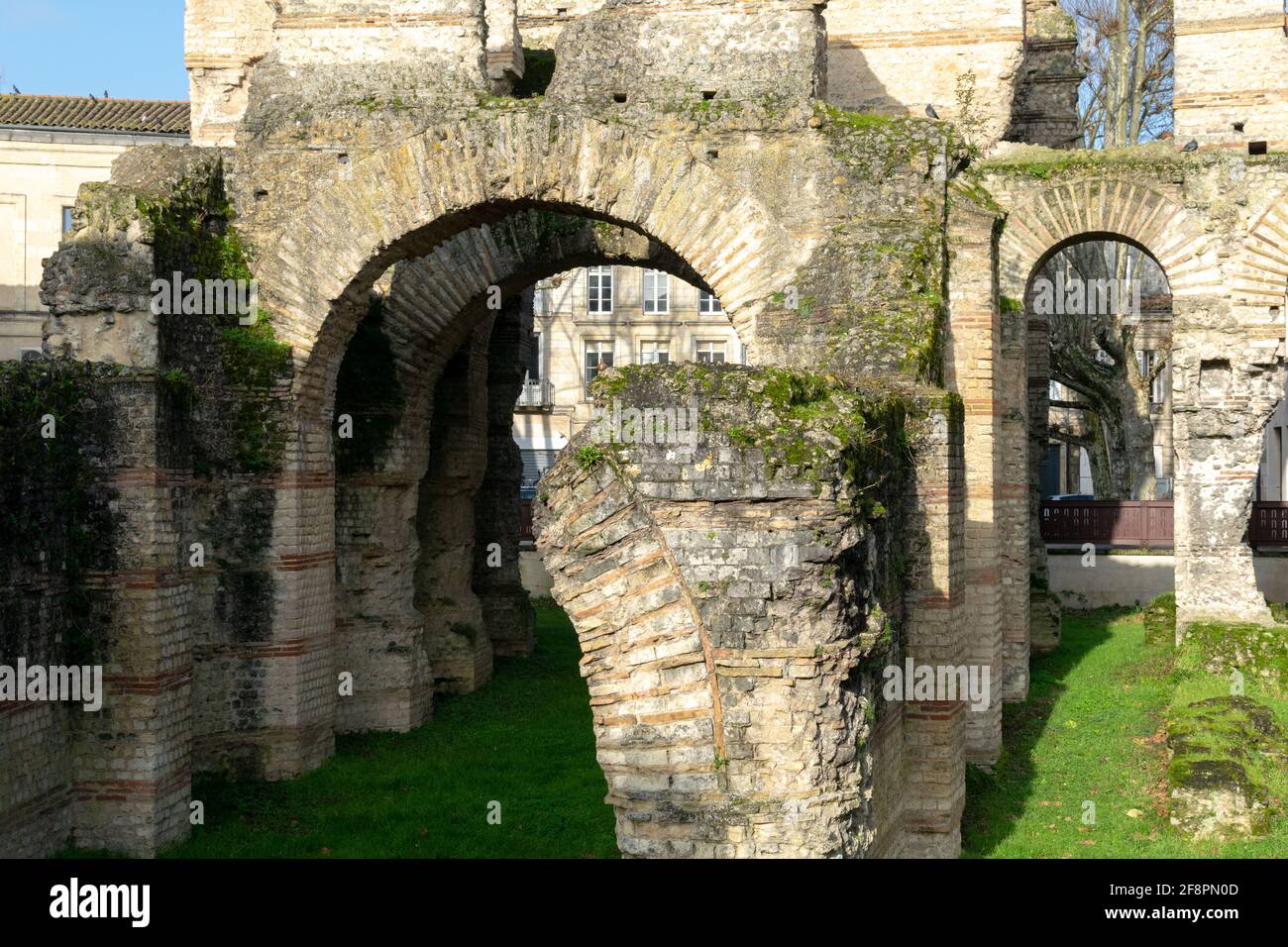 Altes und ruiniertes Palais Gallien, das antike römische Amphitheater von Bordeaux, New Aquitaine Stockfoto