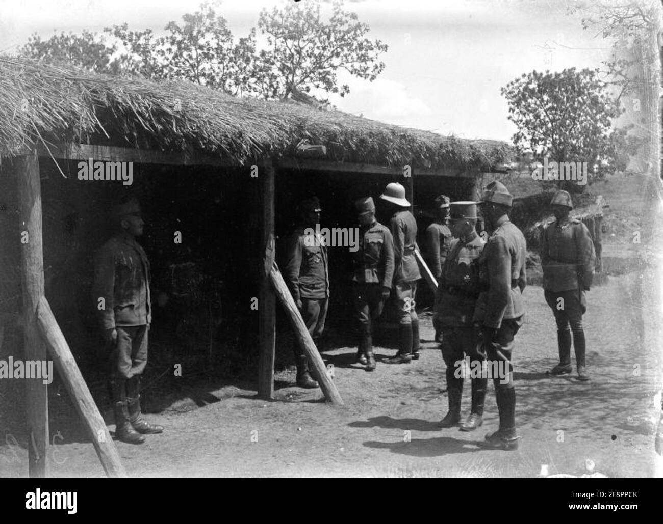 Erster Weltkrieg Josef Pomiankowski inspiziert eine Batterie der 5. Osmanischen Armee. Stockfoto