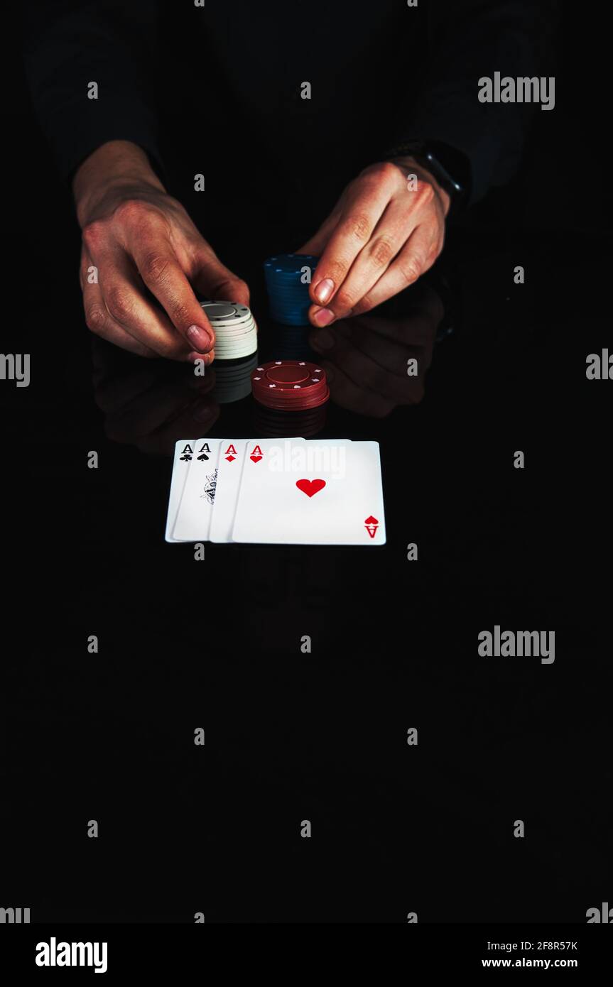 Glücksspiel gut oder schlecht? Spielen Sie Karten Wette auf Pferde oder spielen Poker für eine Nacht. Stockfoto