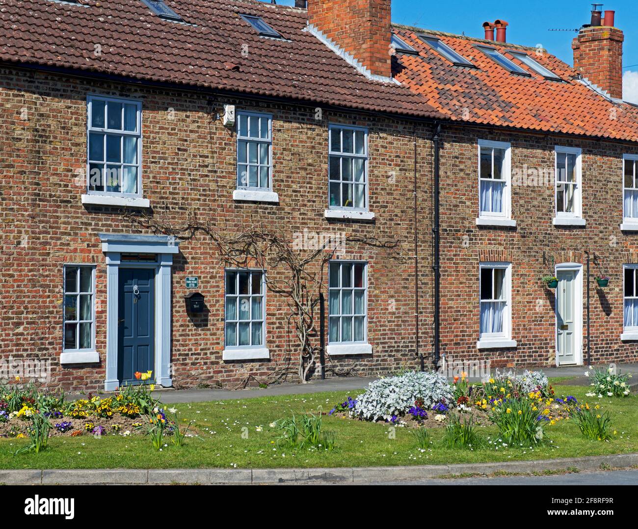Reihenhäuser aus Ziegelsteinen in Holme-on-Spalding-Moor, East Yorkshire, England, Großbritannien Stockfoto