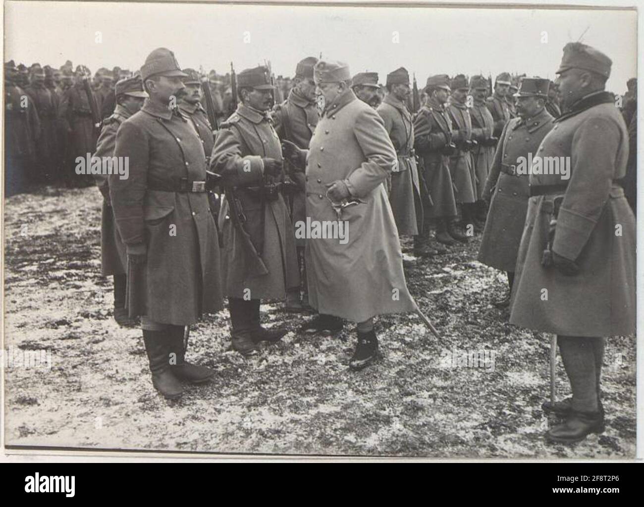 Der Ehrenminister General Samuel Baron von Hazai bei den Truppen des Corps Hofmann. Stockfoto