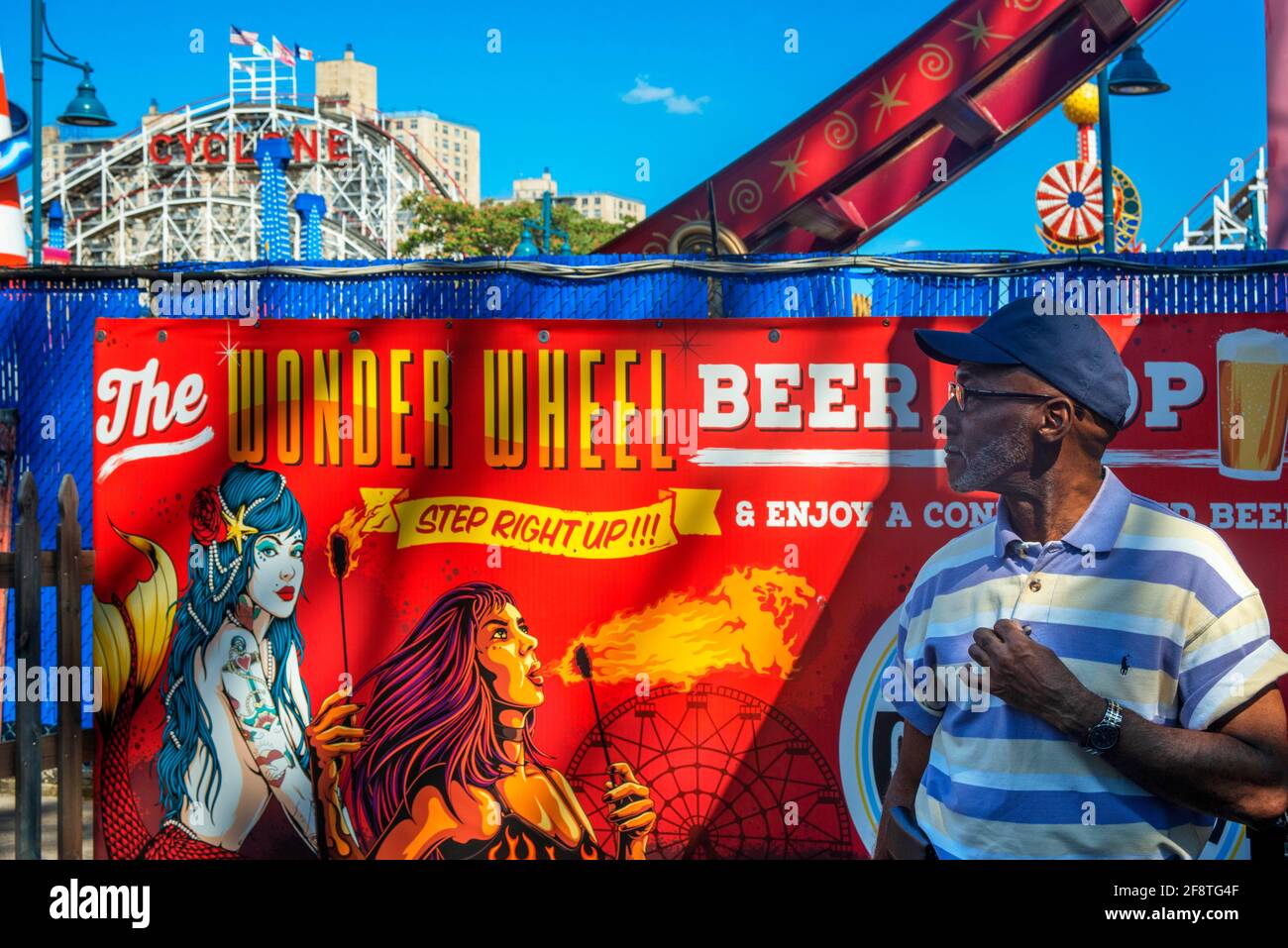 Wonder Wheel im Luna Park. Es ist ein Vergnügungspark auf Coney Island, der am 29. Mai 2010 auf dem ehemaligen Gelände von Astroland eröffnet wurde, benannt nach dem ursprünglichen Park Stockfoto