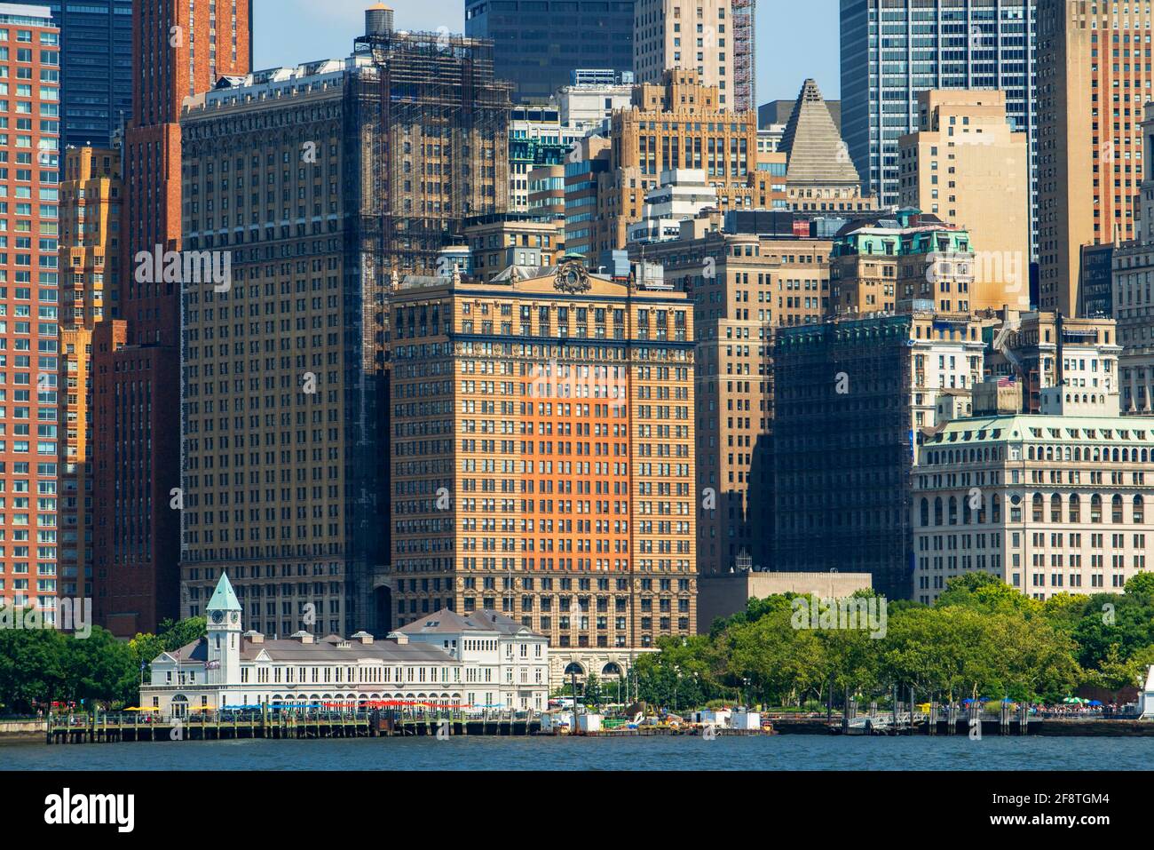 Blick auf die Stadt auf die Gebäude am Battery Park in Lower Manhattan Finanzdistrikt New York Stockfoto