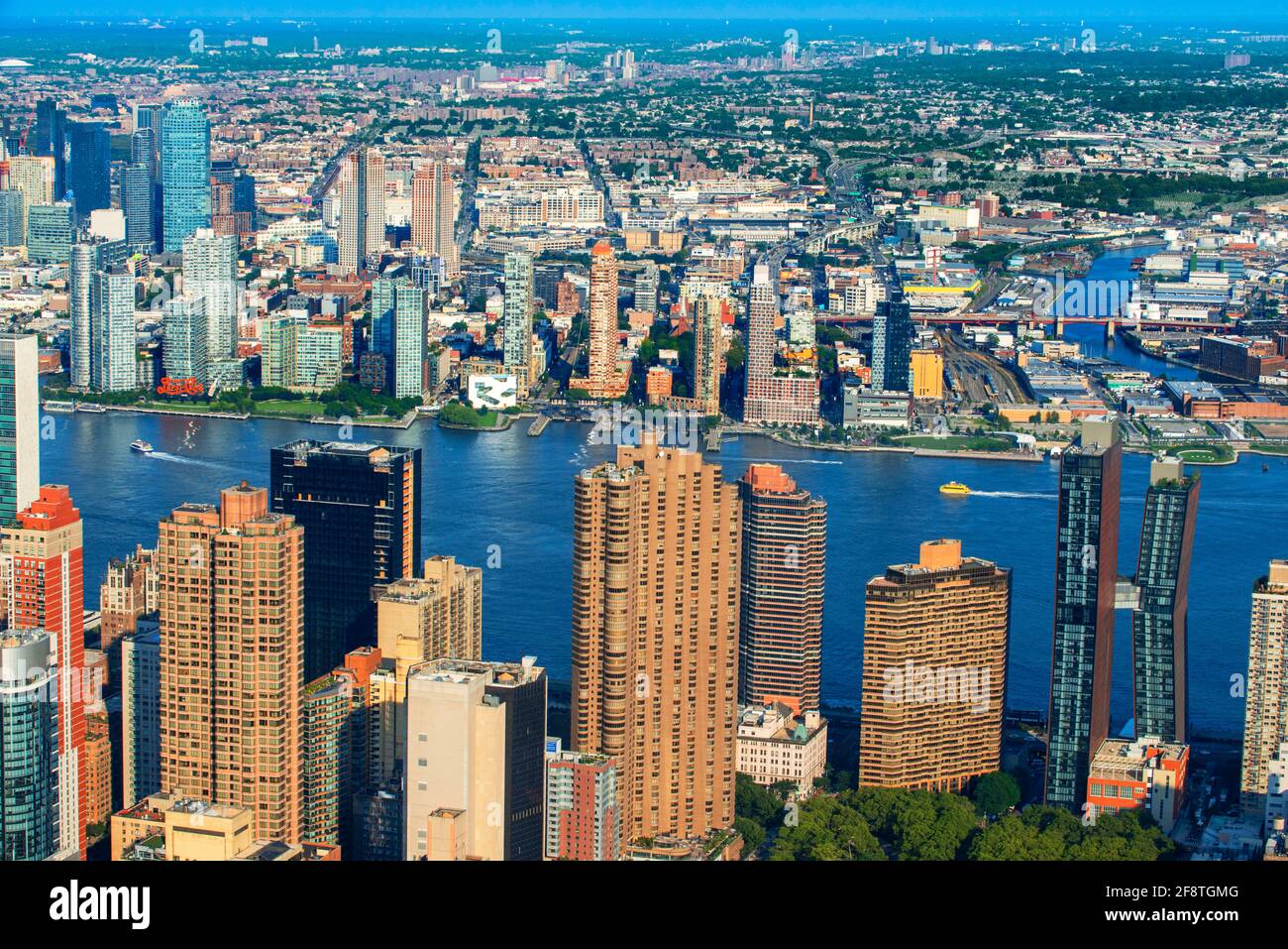 Luftaufnahme der Skyline von Manhattan und Brooklyn und dem Hudson Fluss aus dem Empire State Building New York Stockfoto