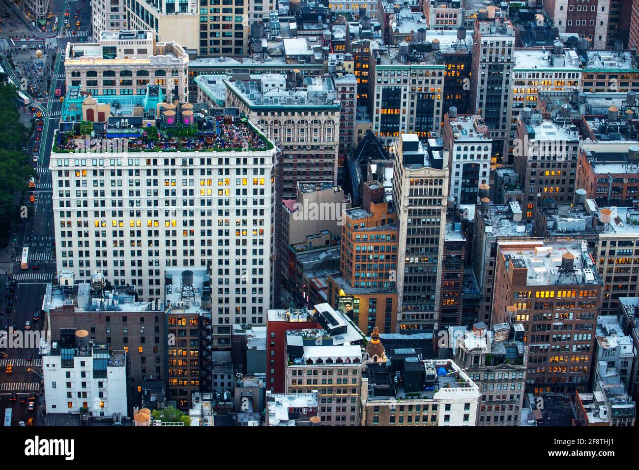 230 FIFTH, Dachbar auf der Fifth Avenue, mit Blick auf das Empire State Building von Manhattan New York City, New York, USA. Blick vom Empire State Stockfoto