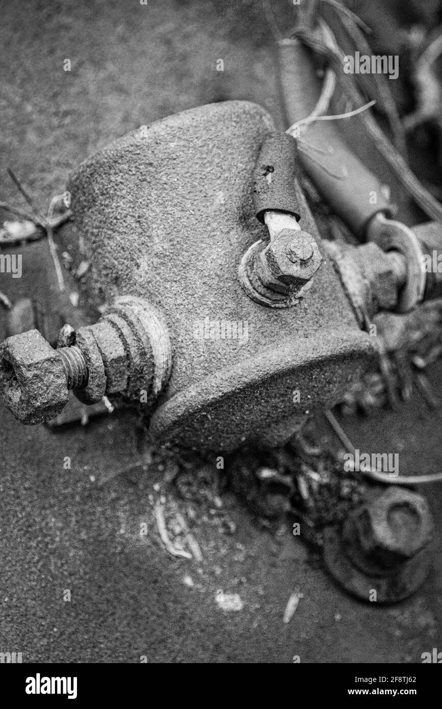 Ein Beispiel für ein altes verlassene Fahrzeug, das in den Wäldern auf vielen alten Gehöfen in den USA zu finden ist Stockfoto