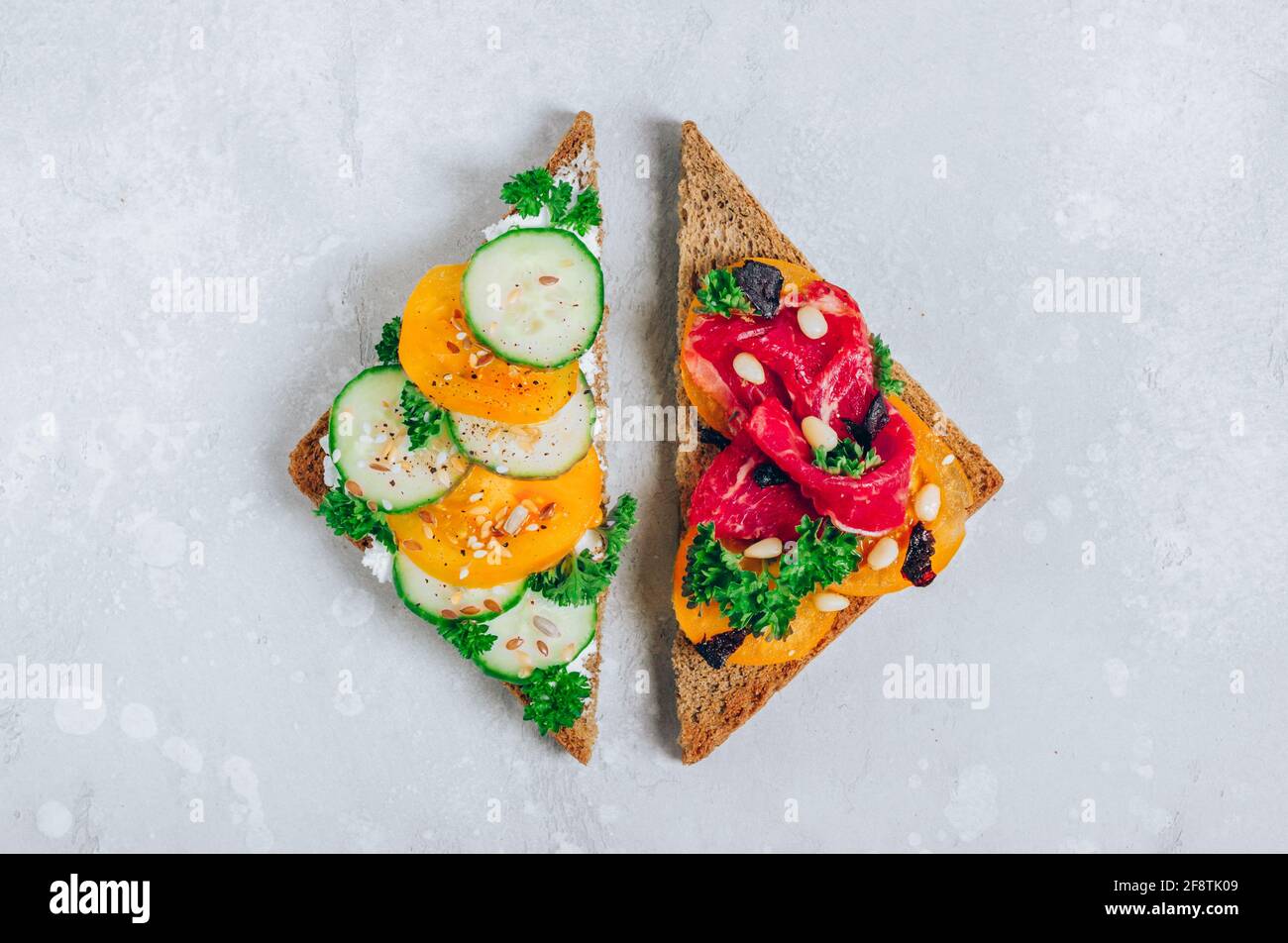 Vegetarisch vs. Fleischessen. Zwei Diätarten Sandwiches Stockfoto