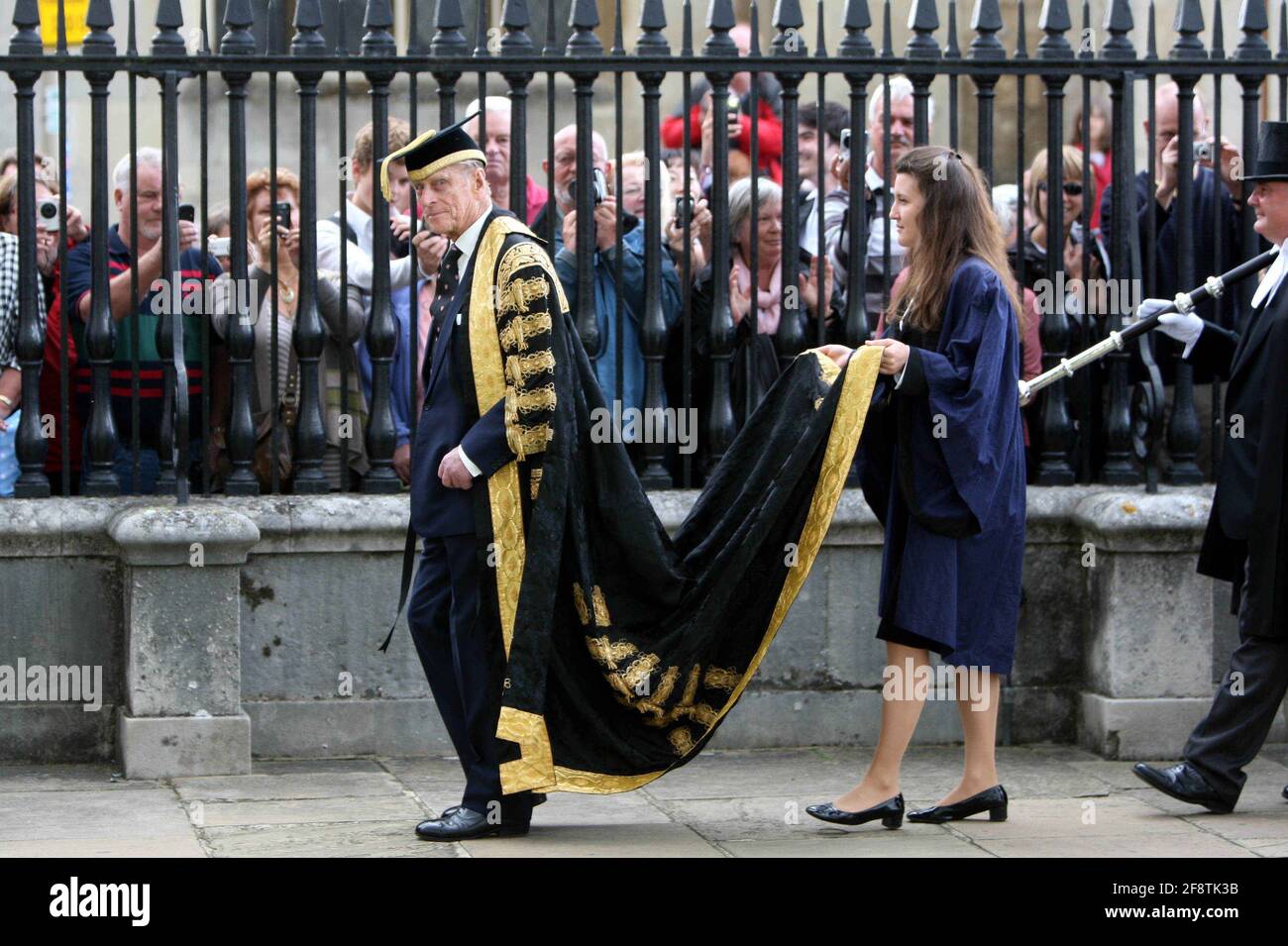 BILD ZEIGT PRINZ PHILIP AN DER UNIVERSITÄT CAMBRIDGE AM DONNERSTAG, DEN 23. JUNI 2011, BEI DER EHRENDOKTORFEIER, DIE SEINE LETZTE ÖFFENTLICHE AUFGABE AN DER UNIVERSITÄT VOR SEINER PENSIONIERUNG ALS KANZLER WAR. Der Herzog von Edinburgh hat heute (Donnerstag) seine letzte öffentliche Aufgabe als Kanzler der Universität Cambridge erfüllt. Prinz Philip, der kürzlich seinen 90. Geburtstag feierte, wird sich nächste Woche nach bemerkenswerten 34 Jahren von der Rolle zurückstellen. Im Rahmen einer feierlichen Zeremonie im Senat H der Universität verlieh er heute Morgen zum letzten Mal acht Ehrentitel, darunter einen für den Theaterdirektor Trevor Nunn Stockfoto