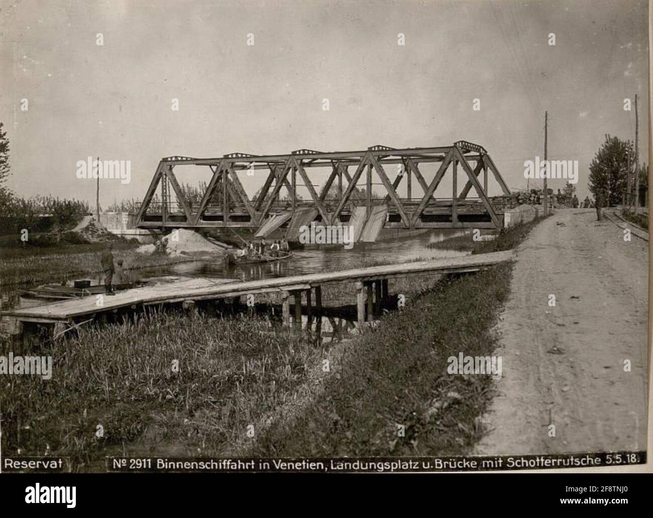 Binnenschifffahrt in Venetien, Landeplatz und Brücke mit Schotterrutsche auf 5.5.1918 Diese Bilder tragen den Hinweis 'Reservierung' und wurden aufgrund ihres Informationsinhalts nicht zur Veröffentlichung bereitgestellt Stockfoto