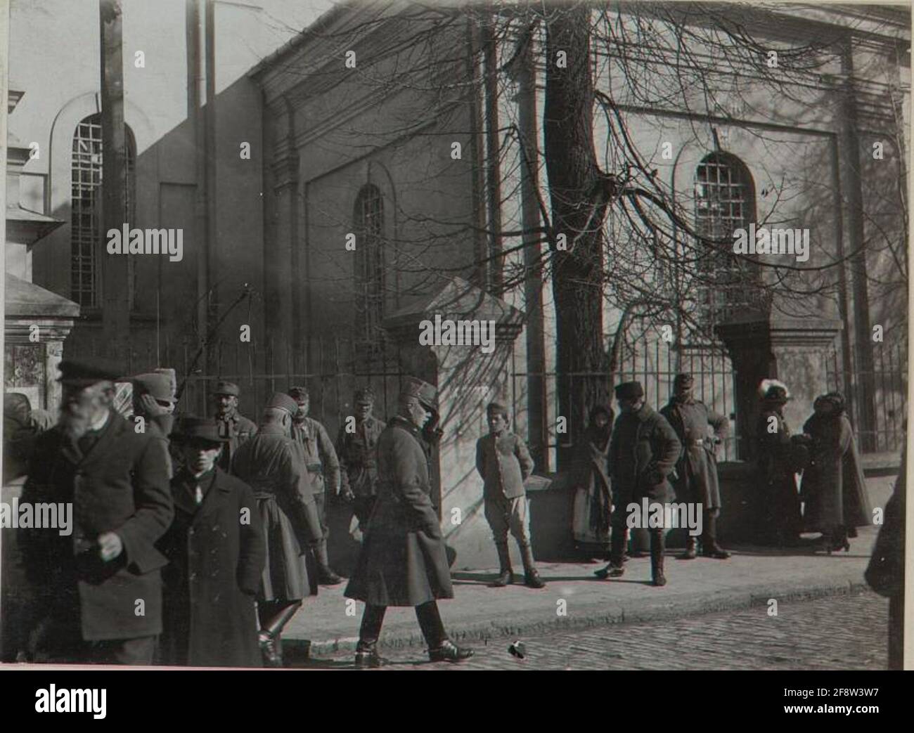 Feldmarschalleutnant Rudolf von Boog, Kommandeur der 25. Infanteriedivision in der Kirche in Brody. Stockfoto