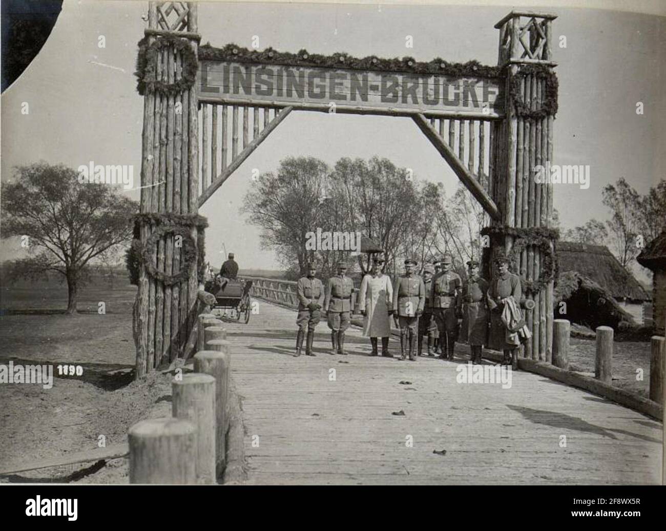 General von Linsingen posiert an der nach ihm benannten Brücke. Stockfoto