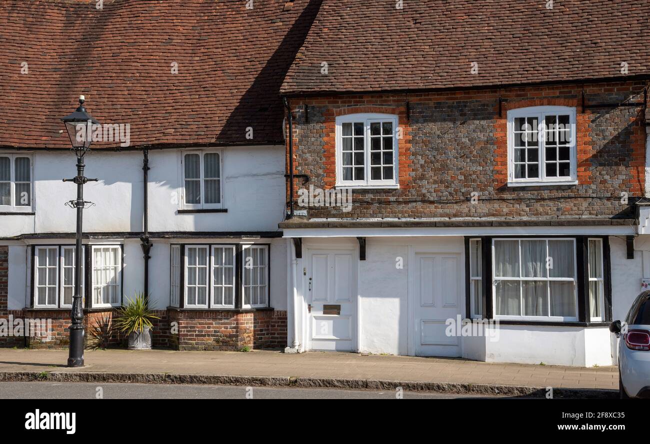 Wickham, Hampshire, England, Großbritannien. 2021. Der Platz und einige der alten Häuser im historischen Dorf Wickham, Hampshire, Großbritannien Stockfoto