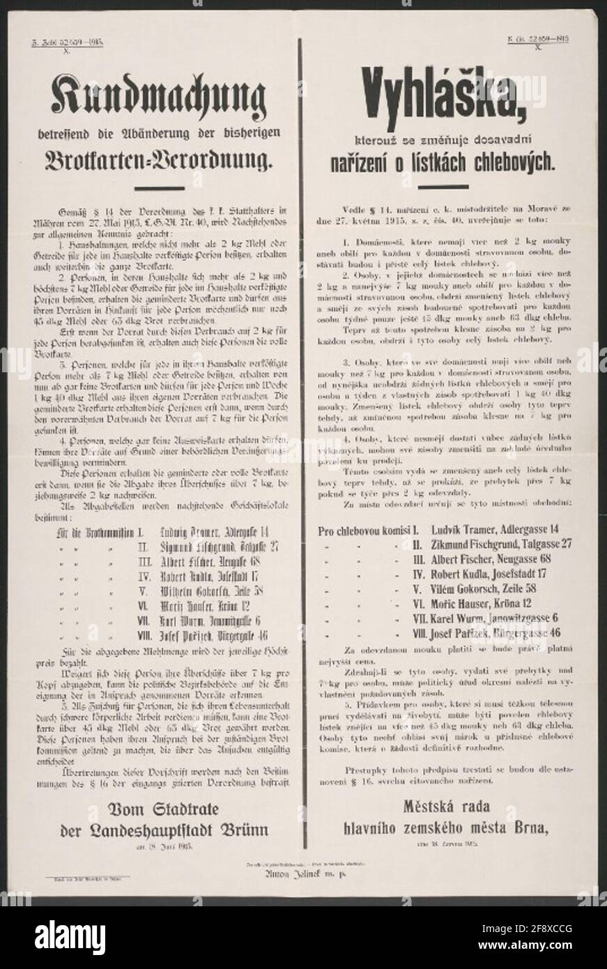 Änderung der Bread Card-Verordnung - Ankündigung - Brünn - Mehrsprachiges Poster, das die Brotkarten oder reduzierte Brote erhält Karten nur unter der Bedingung, dass nicht mehr als 2 Oder 7 kg Mehl pro Person vorhanden sind Der Haushalt - sonst der Konsum aus dem eigenen Bestand - die Unterordnung Von Mehl, wenn mehr als 7 kg zur Verfügung - Auflistung Der lokalen - zusätzliche Brotkarten für Personen mit schweren Die körperliche Arbeit - die Übertretungen werden bestraft - aus der Stadt rat der Landeshauptstadt Brünn am 18. Juni 1915 - der erste Bürgermeister ernannte Anton Jelinek Stockfoto