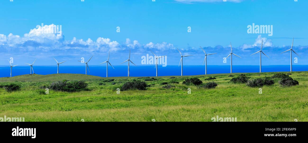 Küstenwindturbinen in der Nähe von South Point, Kay District, Hawaii-Inseln, USA Stockfoto