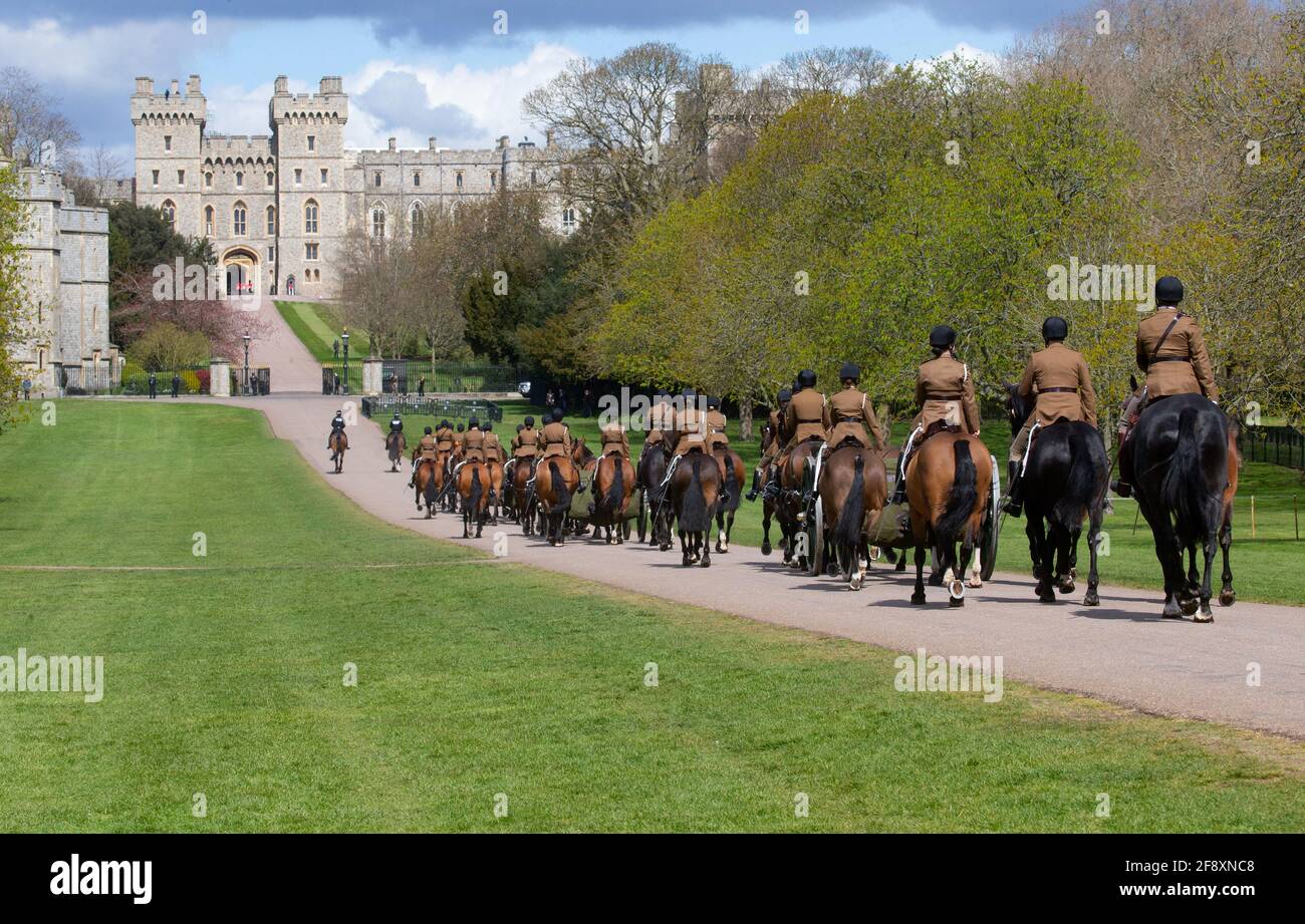 Windsor, Großbritannien. April 2021. Eine Generalprobe im Schloss Windsor für die Beerdigung des verstorbenen Prinzen Philip, Herzog von Edinburgh. Die Beerdigung findet am Samstag, dem 17. April, um 15:00 Uhr in der St. George's Chapel, Windsor, statt. Nur 30 Gäste werden teilnehmen. Generalprobe für das Begräbnis des Duke of Edinburgh Credit: Mark Thomas/Alamy Live News Stockfoto