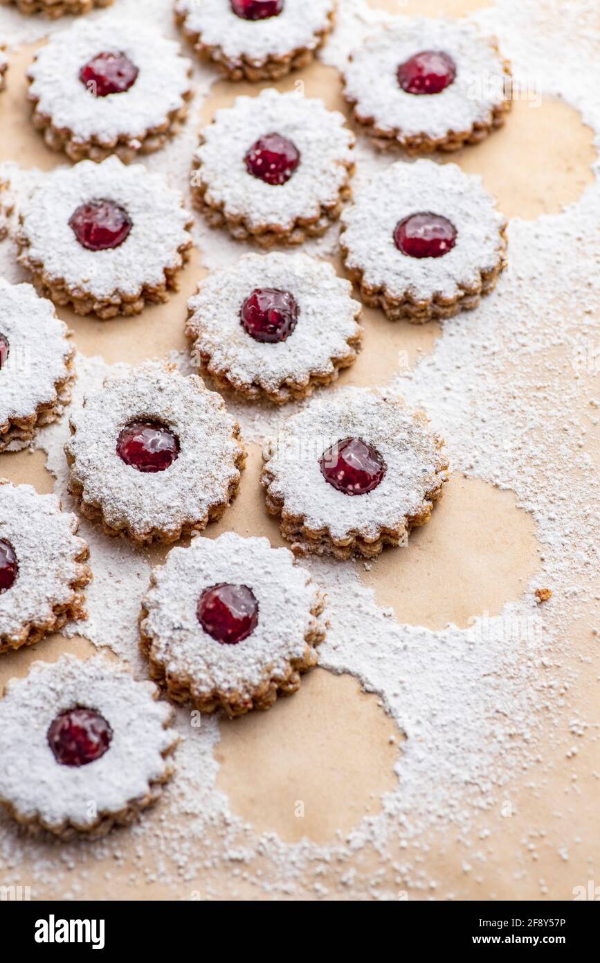 Orange Linzer Cookies Stockfoto