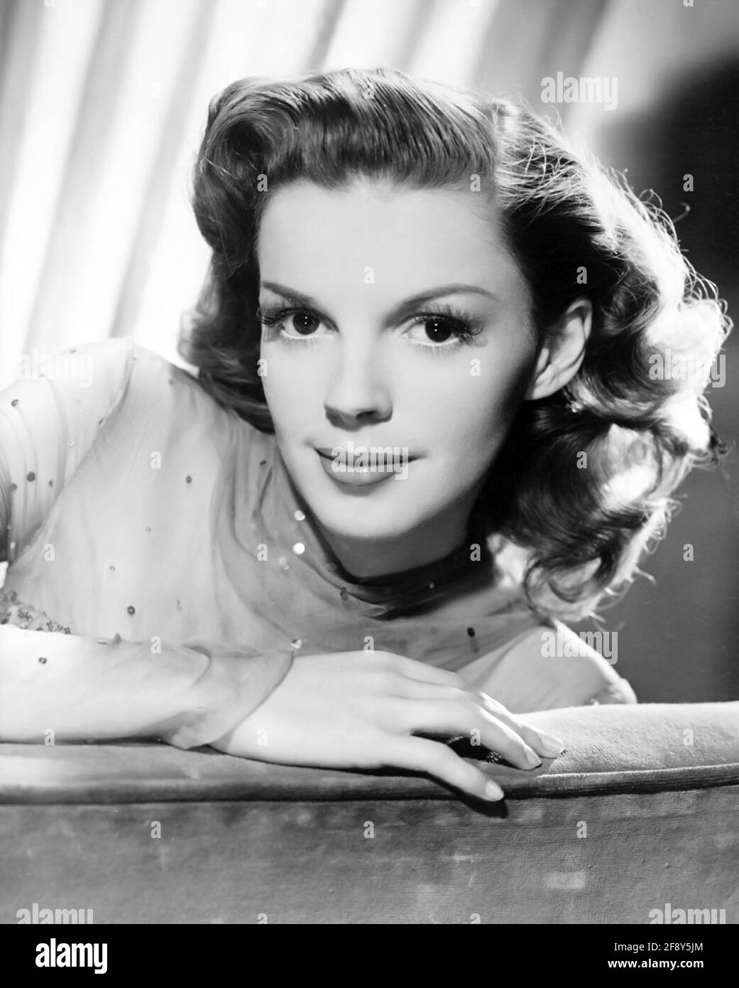 Judy Garland. Porträt der amerikanischen Schauspielerin und Sängerin Judy Garland (geb. Frances Ethel Gumm, 1922-1969), Publicity still for the Film 'The Harvey Girls', 1946 Stockfoto