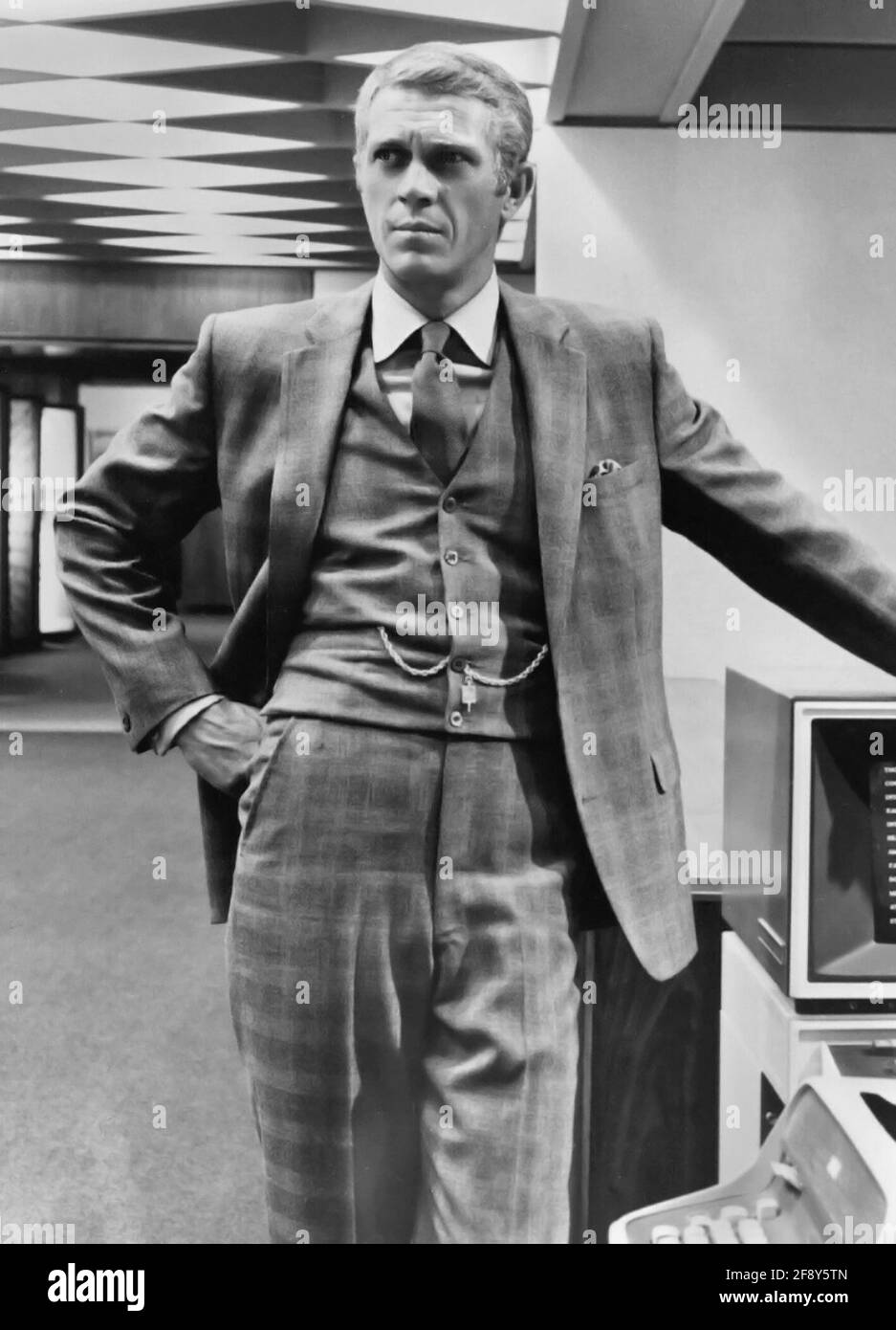 Steve McQueen. Porträt des amerikanischen Schauspielers Terrence Stephen McQueen (1930-1980), Werbestill für den Film 'The Thomas Crown Affair', 1968 Stockfoto